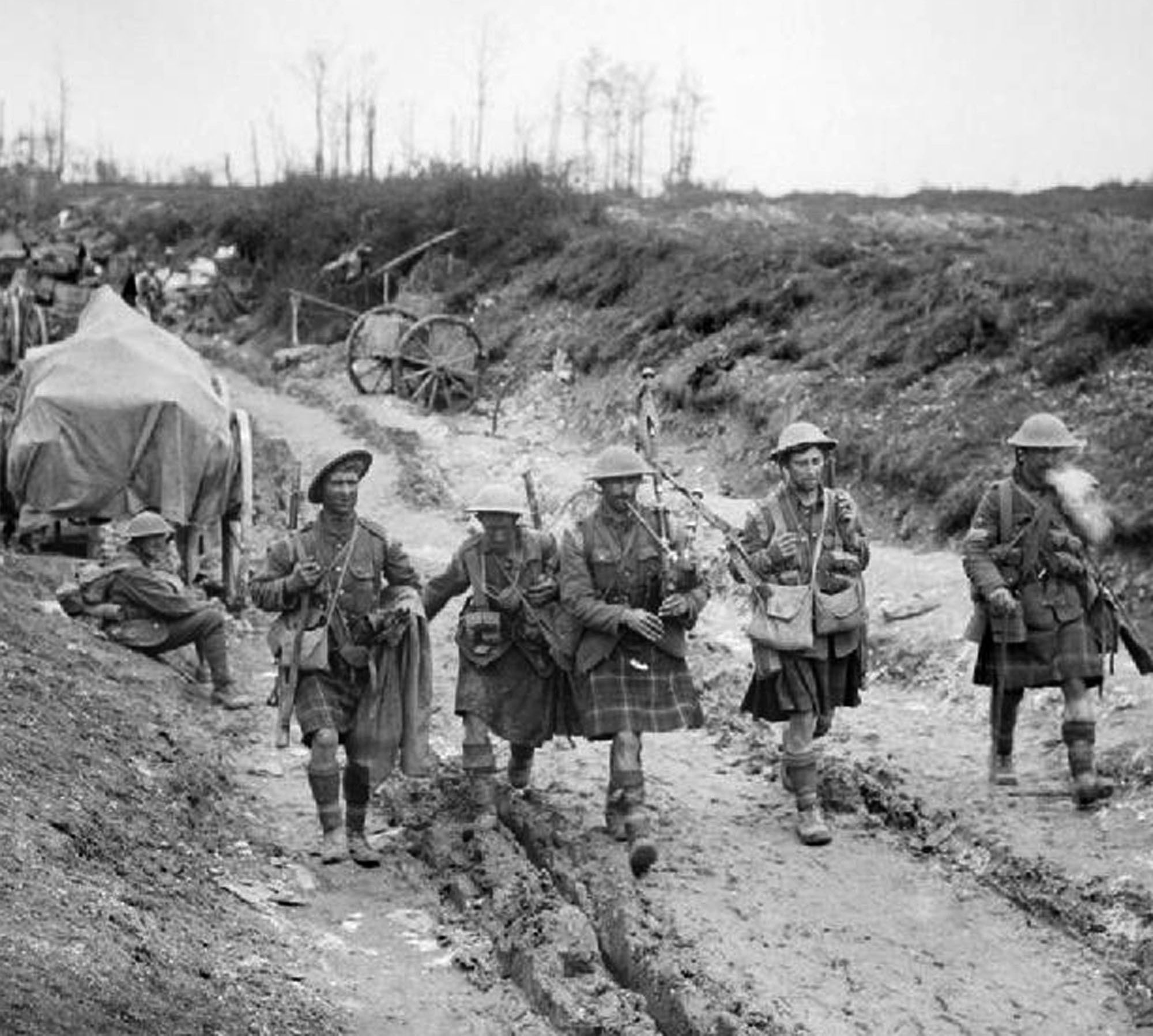 blog-bagpiper_battle_of_bazentin_ridge_14-07-1916_iwm_q_4012-1