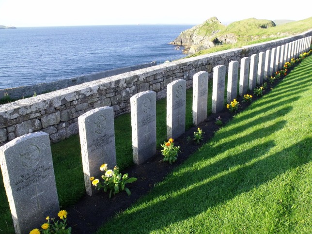 5828655-War_graves_Lerwick