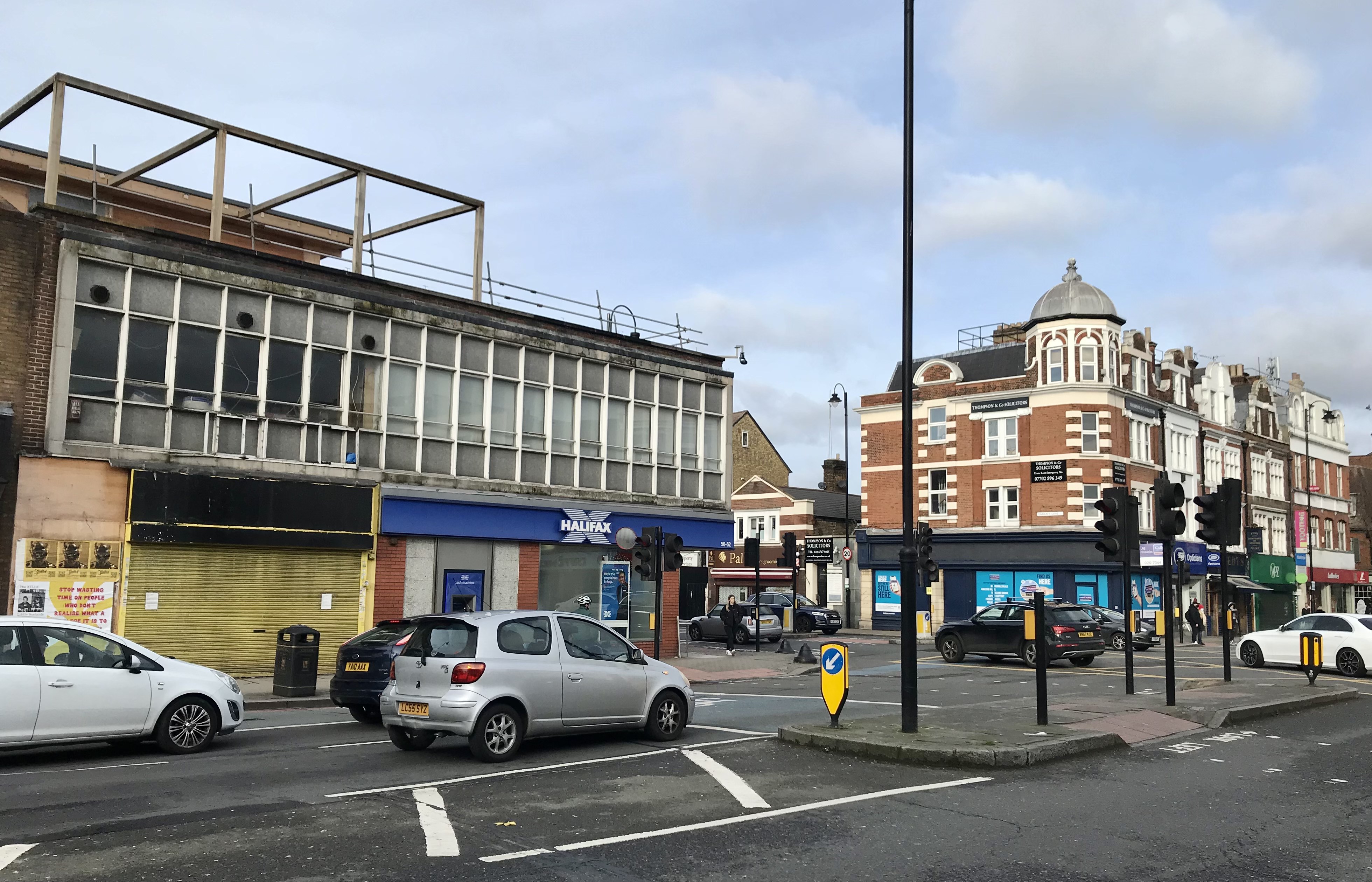 Wimpy(left)towards Tooting High Street
