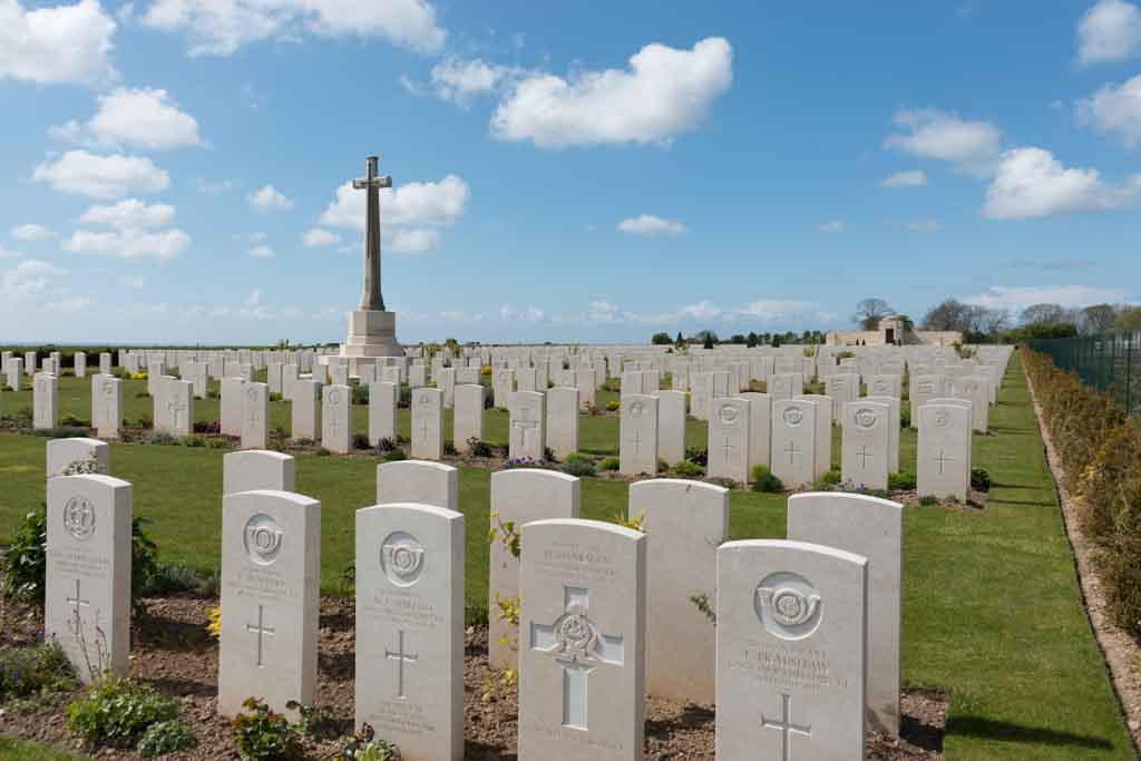 Mont-Huon_Military_Cemetery_General_View